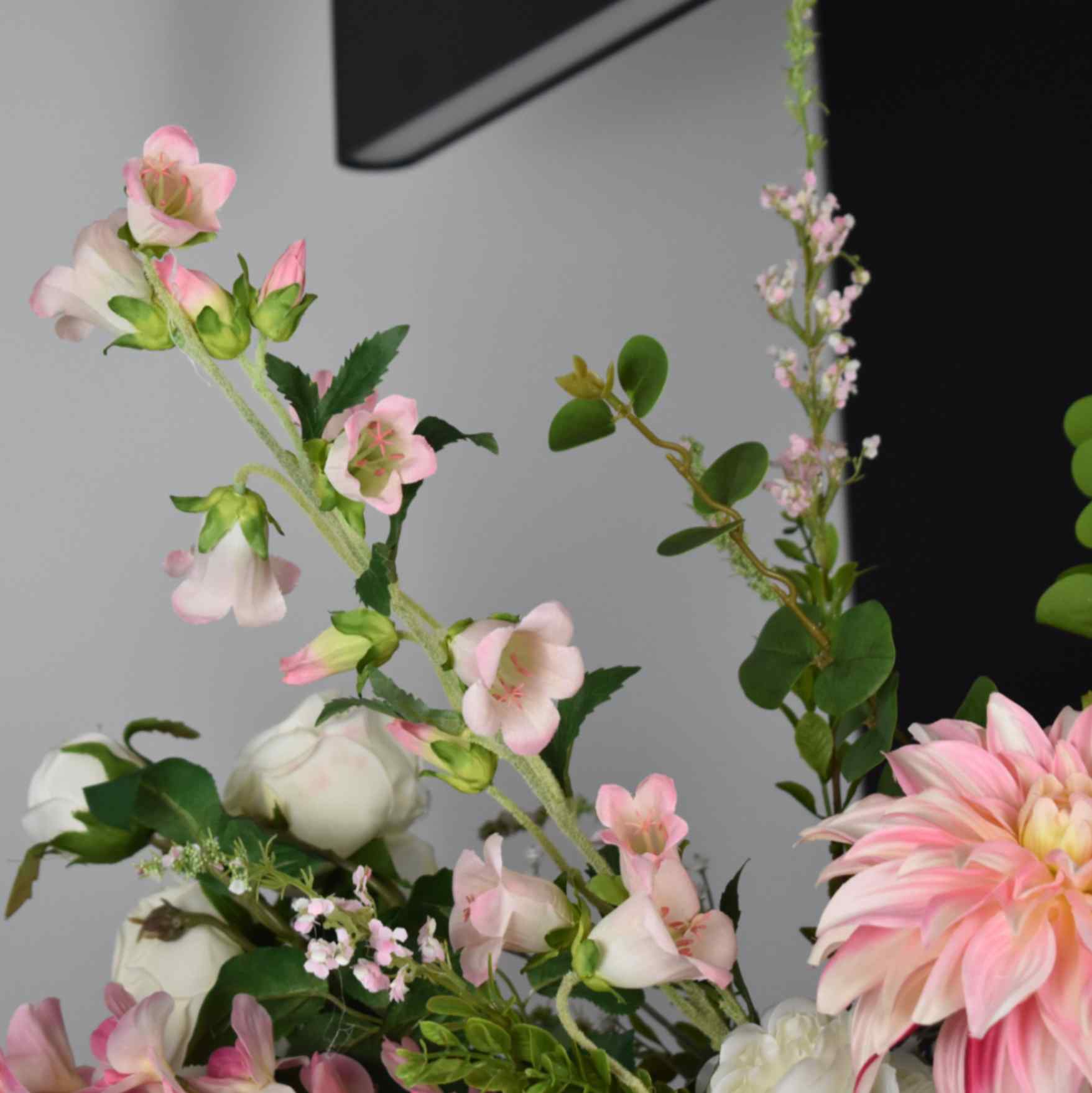 roze wit zijden bloemen boeket campanula voor