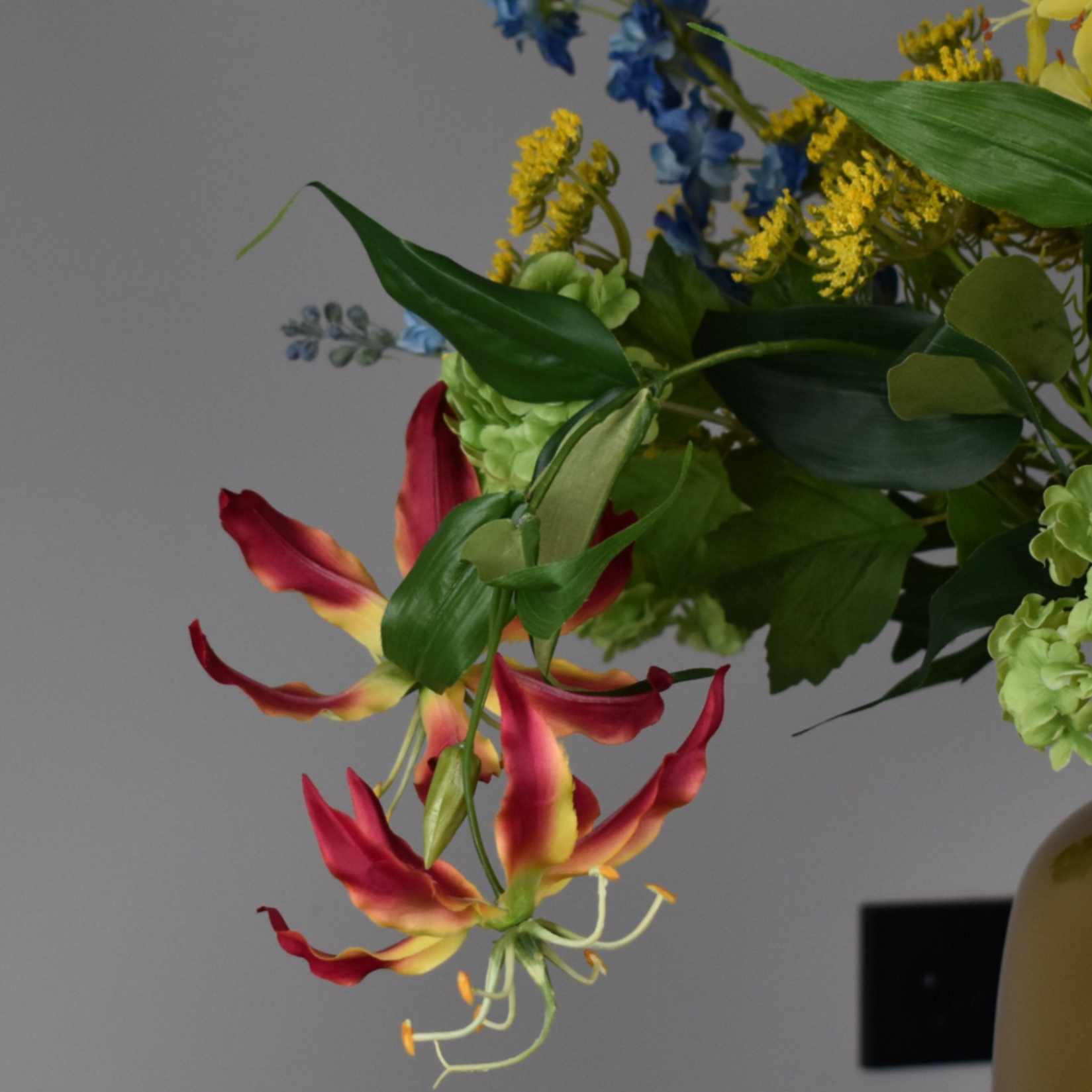 pastelkleuren zijden bloemen zomerboeket links